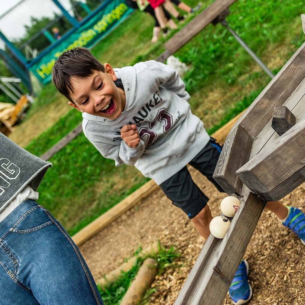 Holz-Kugelbahn Murmelbahn Attraktion Freizeitpark Erlebnisberg A