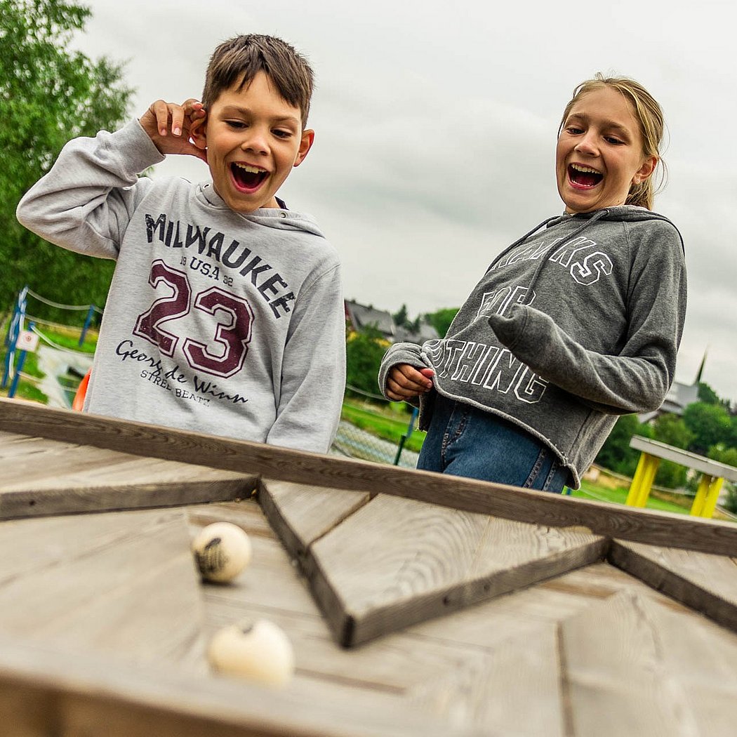 Holz-Kugelbahn Murmelbahn Attraktion Freizeitpark Erlebnisberg A