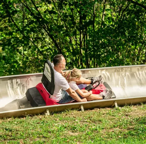 Roter Frankenrodel Sommerrodelbahn Erlebnisfelsen Pottenstein Fr